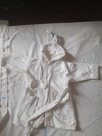 Peignoir blanc motif et capuche lapin avec oreilles