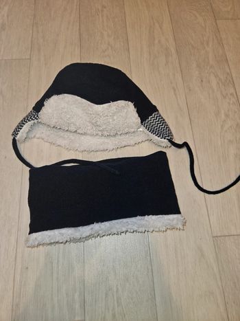 Ensemble bonnet cache cou