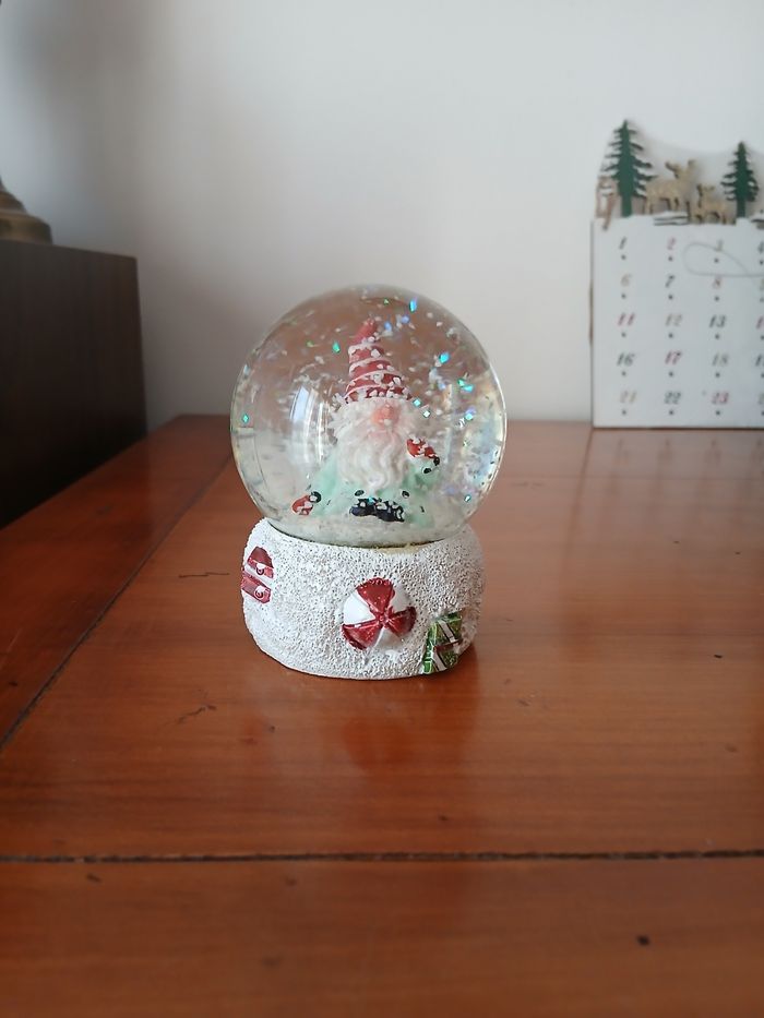 Boule à neige "Petit Lutin/ Gnome" sur socle - photo numéro 3