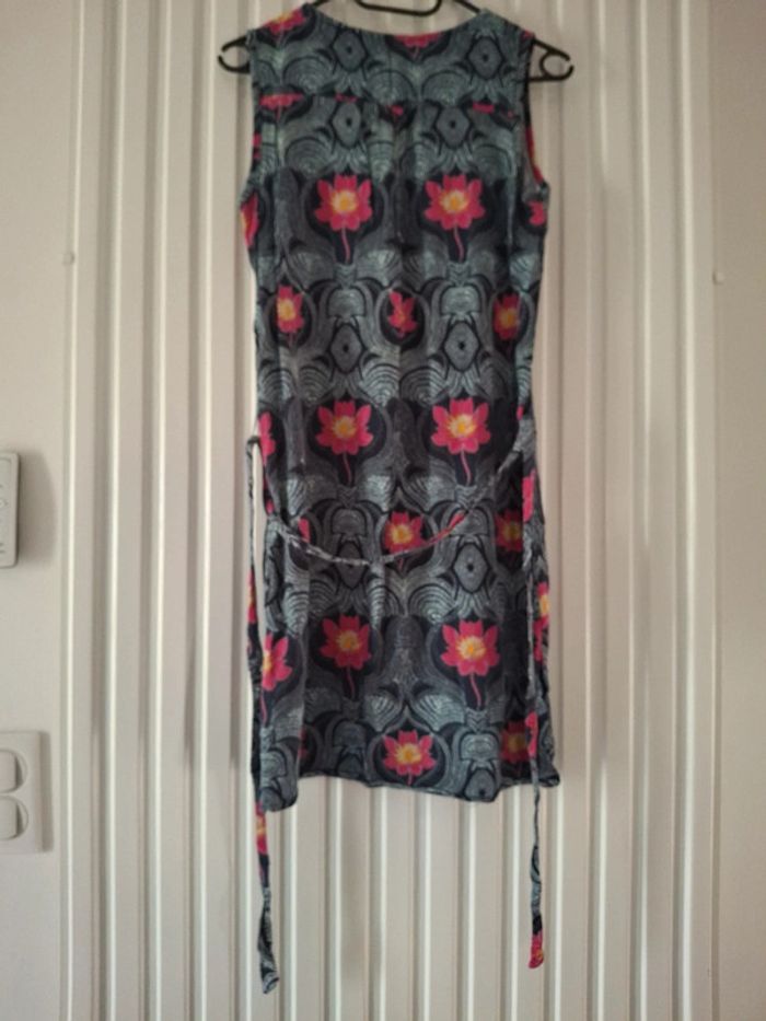 Très belle robe camaïeu avec ceinture - photo numéro 3