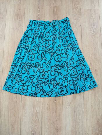 Jupe plissée turquoise à fleurs noires t40/42