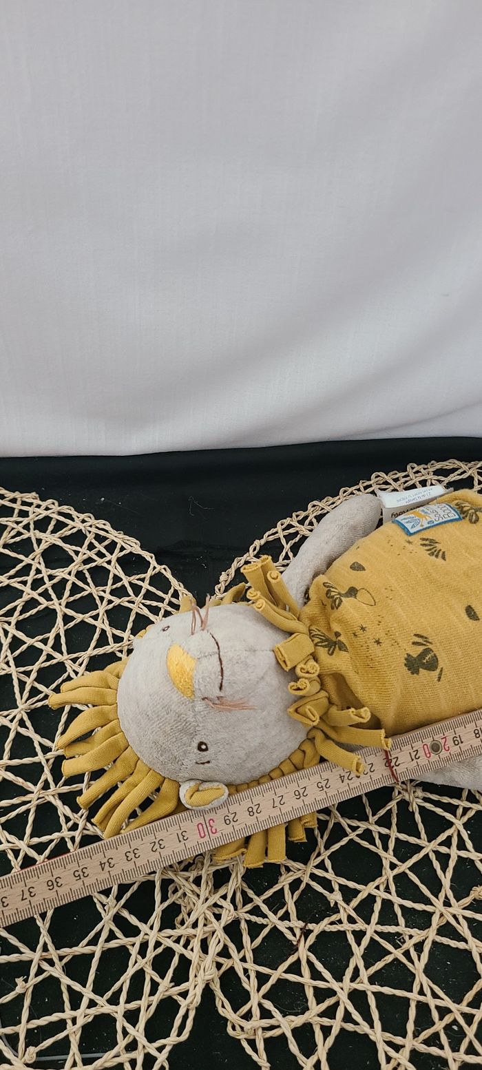 Moulin Roty Sous mon Baobab doudou poupée lion Paprika jaune et gris - photo numéro 2