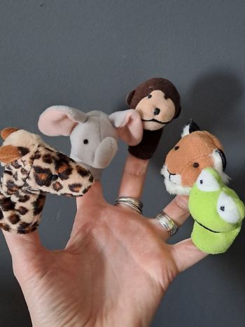 5 peluches a doigts