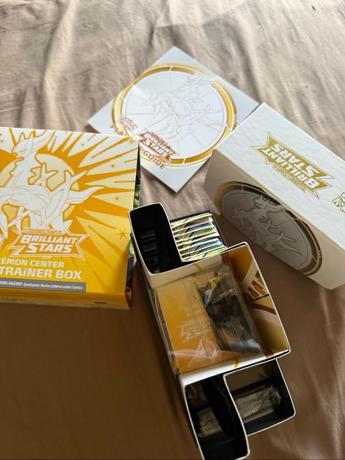 ETB Brilliant Stars Pokemon Center - photo numéro 2