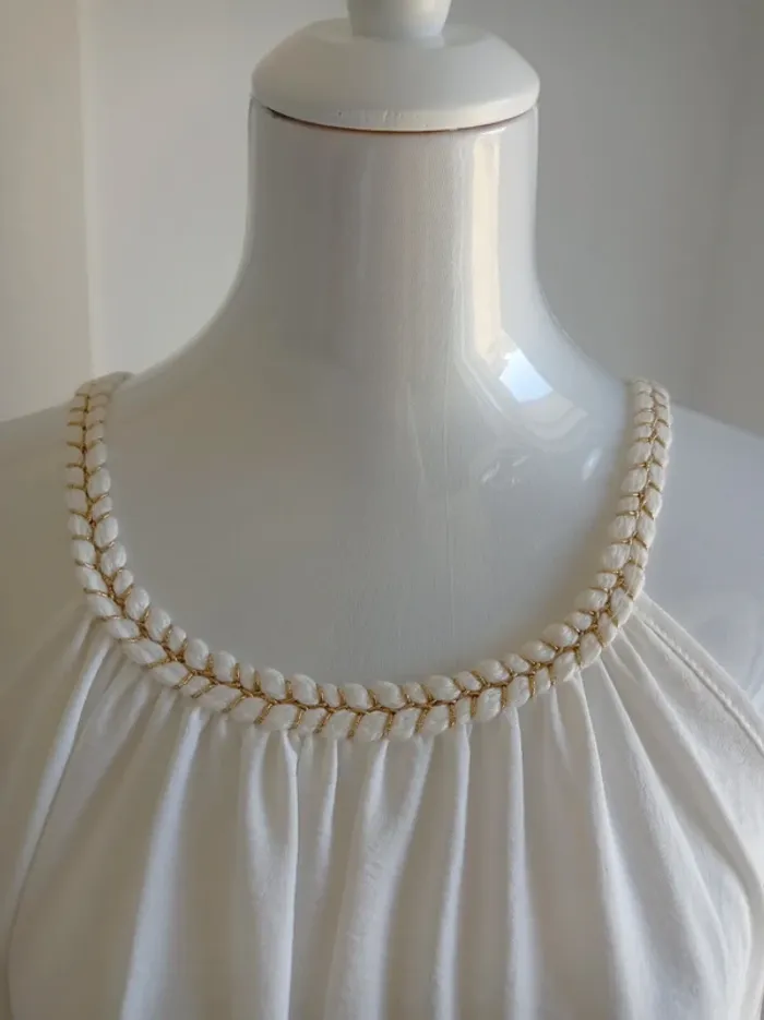 Robe d'été blanc cassé beige avec col tresse fil doré neuf avec étiquette New collection - photo numéro 3