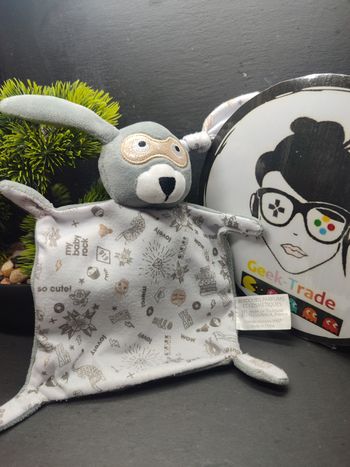 Doudou lapin gris blanc fleurs leopard lovely masque Ikks doré super héros