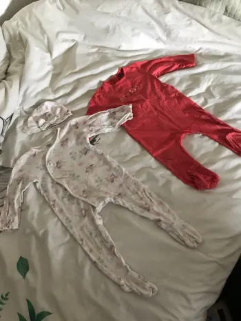 2 Pyjamas 18 mois.