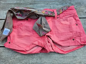 Short jean rouge t.38