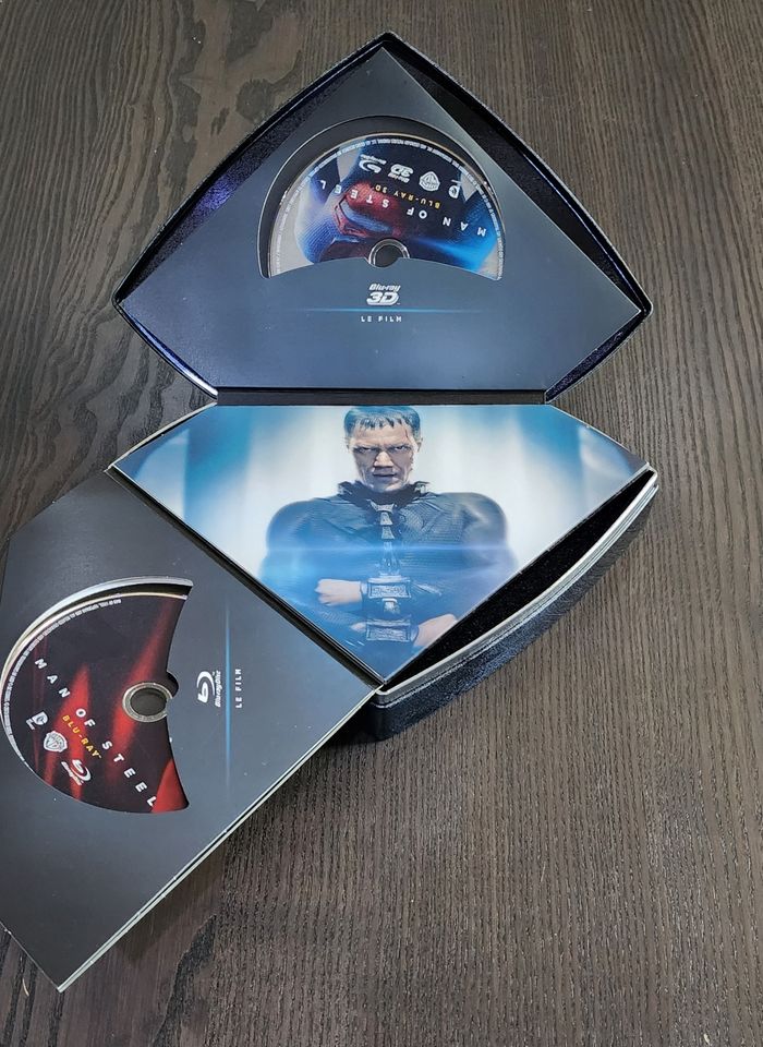 Coffret Superman Man of Steel Édition Ultimate Collector Boîtier Métal Blu-Ray + DVD - photo numéro 7