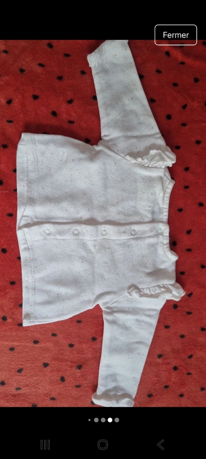 Pull 1 mois fille en bon état - photo numéro 6