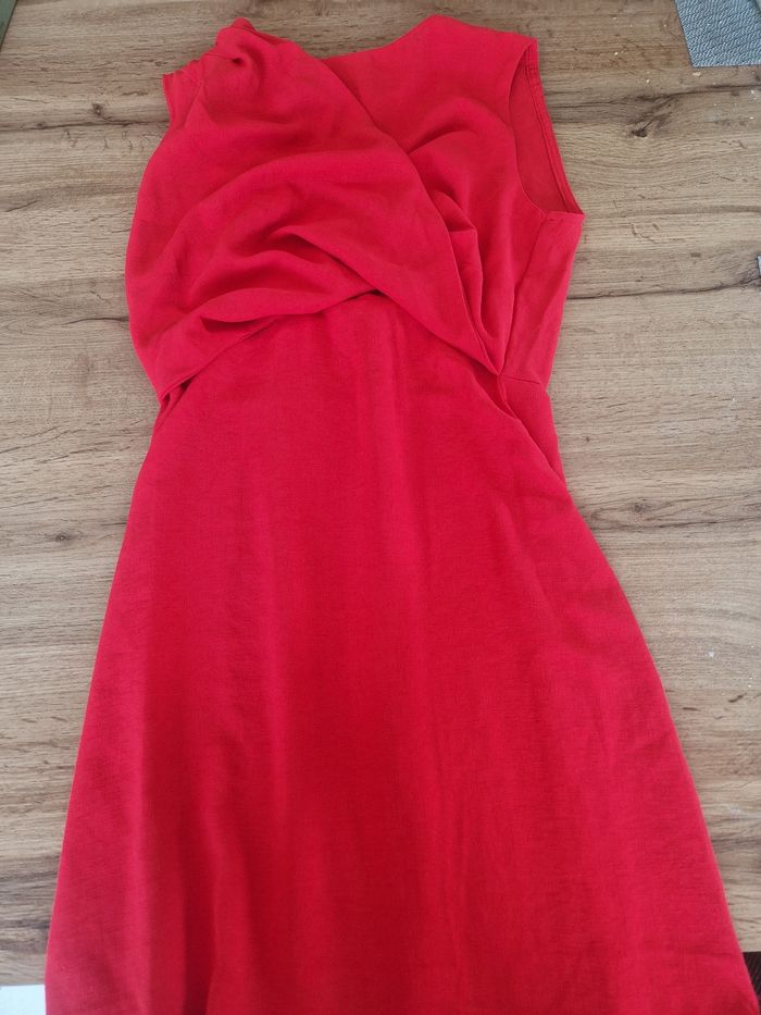 Robe rouge neuve