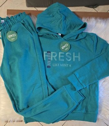 (Neuf non porté) 🏷🏷🥰🤩 superbe  jogging 12 ans fille 🤩🥰🩷