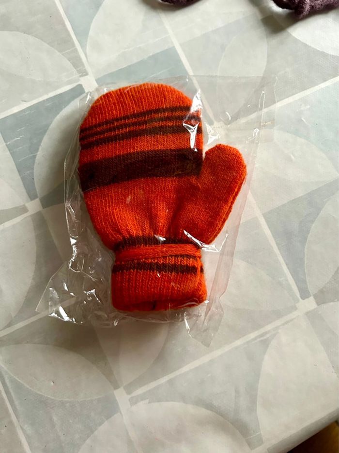 Lot de 2 paires de gants bébé - neuf - photo numéro 2