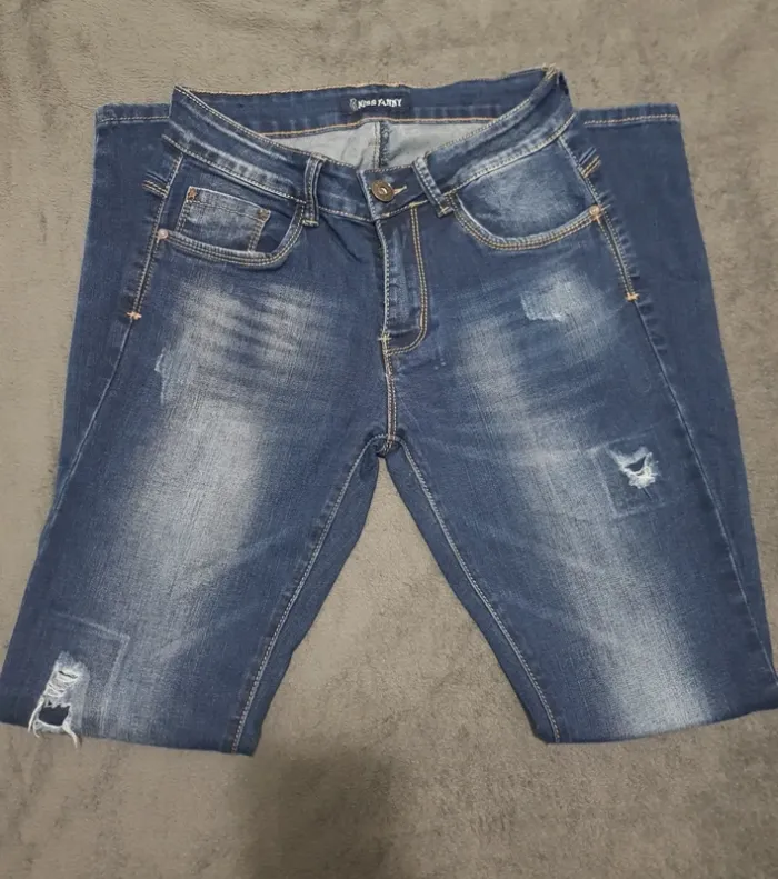 Jean slim bleue foncée effet troué taille 36