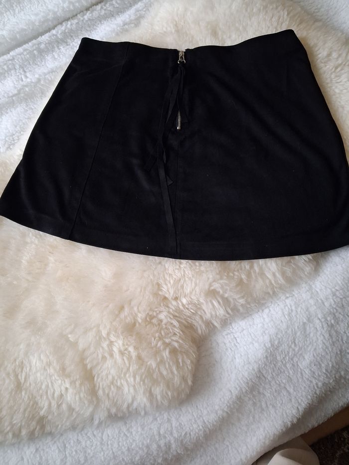 Jolie mini-jupe noir Zara taille 40