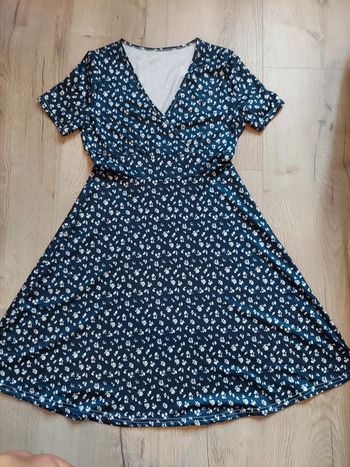 Robe fleurie T 38 neuve