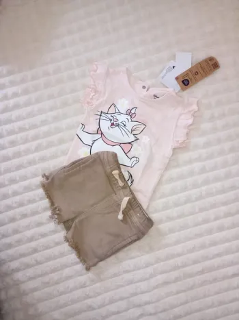 Ensemble Tshirt +bermuda 6/9mois 🌼👧