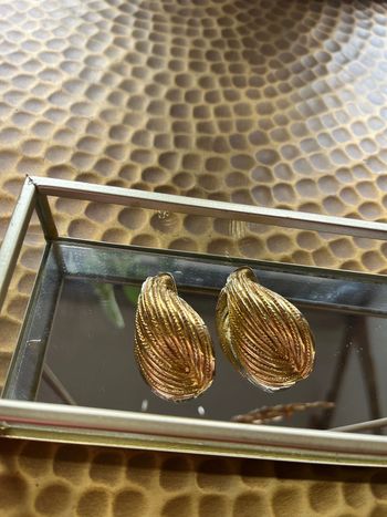 boucle d’oreille doré