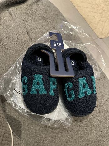 Pantoufles GAp neuves 24