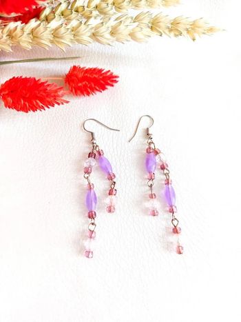 Boucle d'oreille pendantes en perles violette