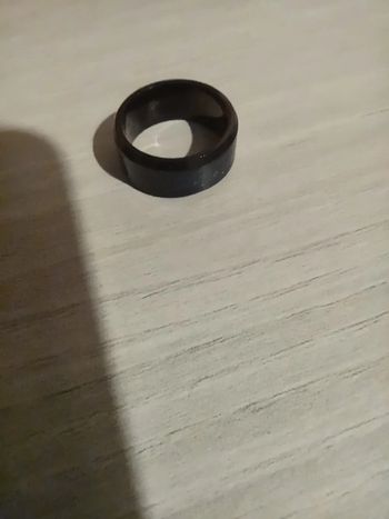 Bague anneau noir bleu nuit paillettes