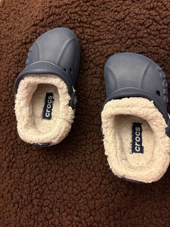 Chaussons fourrés crocs - Taille 22/23 (6/7)