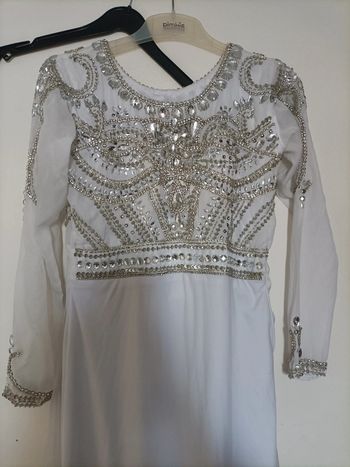 Superbe Caftan blanc orné de pierres scintillantes – Taille S