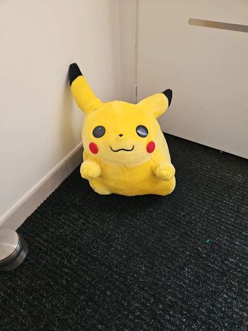 Peluche pikatchu