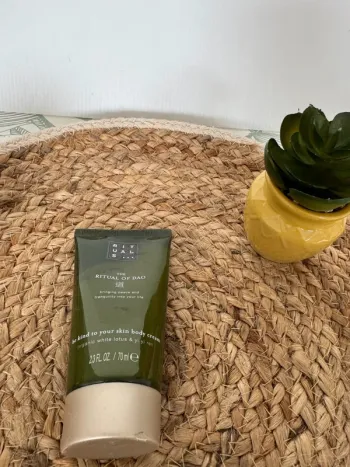 Rituals crème pour le corps whie lotus & yi yi ren 70mL à utiliser 12 mois après ouverture