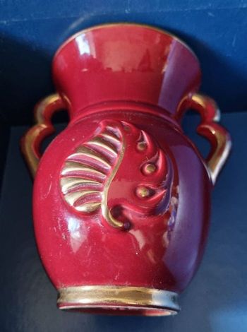 Vase bordeaux vintage