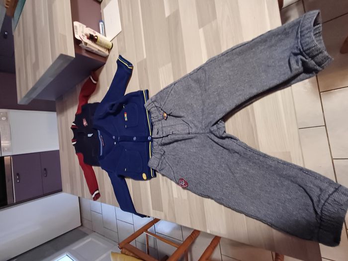 pantalon et 2 gilets neufs pour garçons Taille 12 mois - photo numéro 2