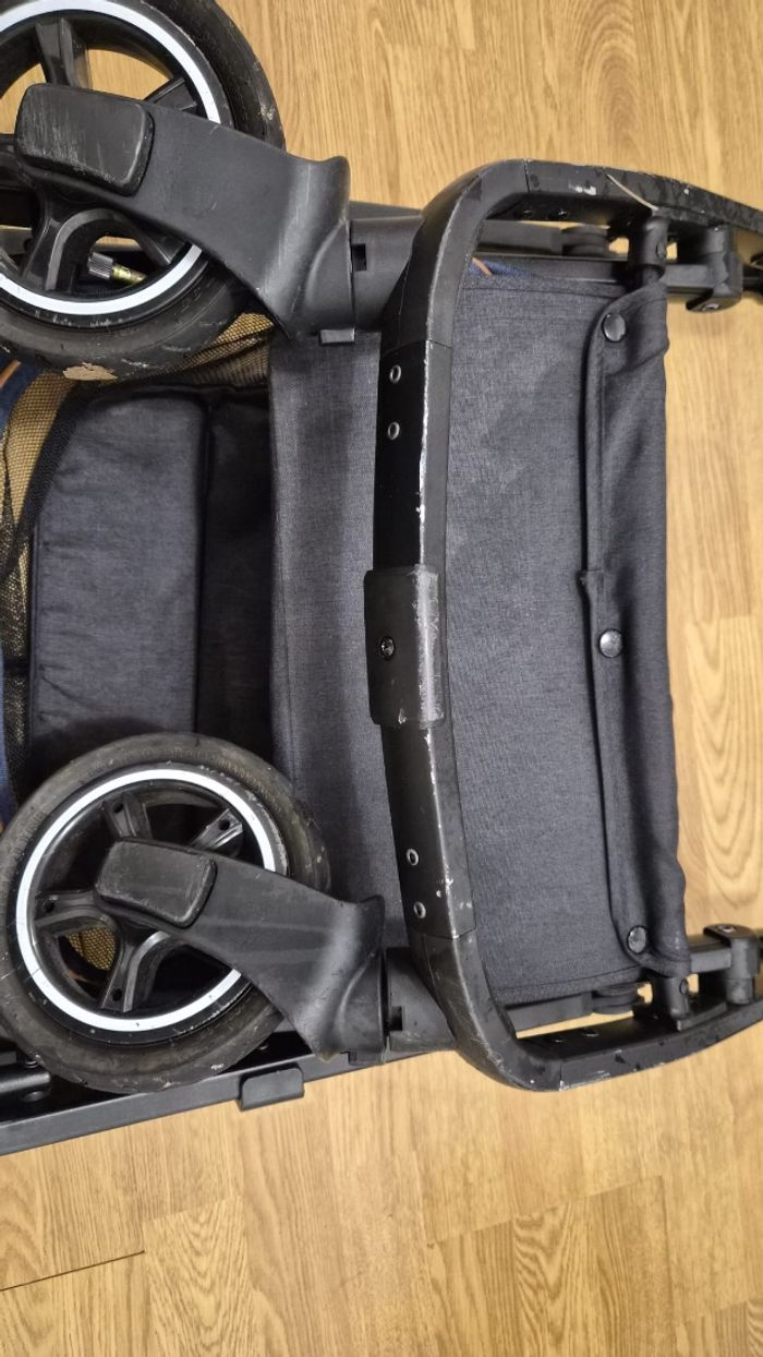 Pousette - photo numéro 2