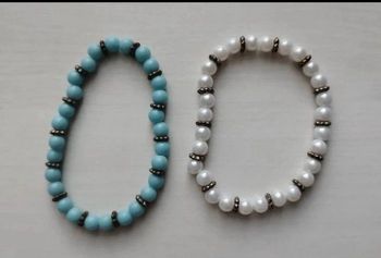 Lot de deux bracelets de perles