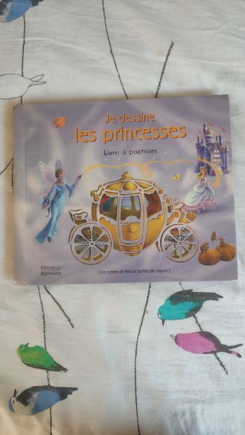 Livre à pochoirs princesses Éditions Babiroussa