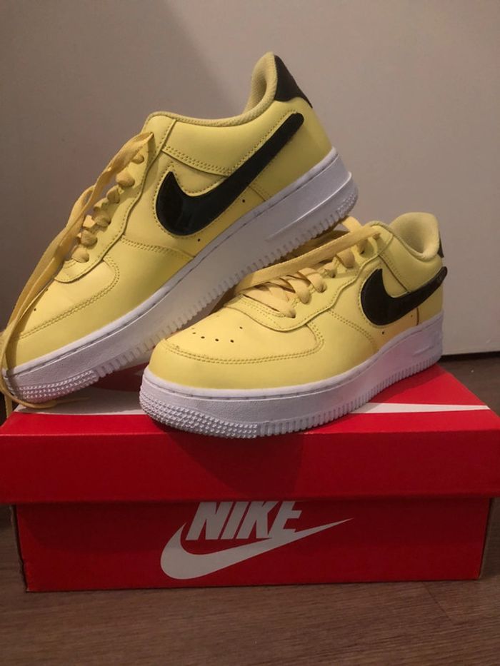 Nike Air force 1 lv8 jaune rare taille 39 - photo numéro 2
