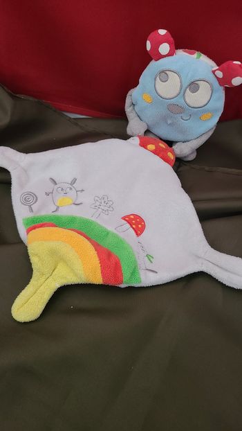 Doudou mouchoir coccinelle POMMETTE Intermarché arc en ciel champignon