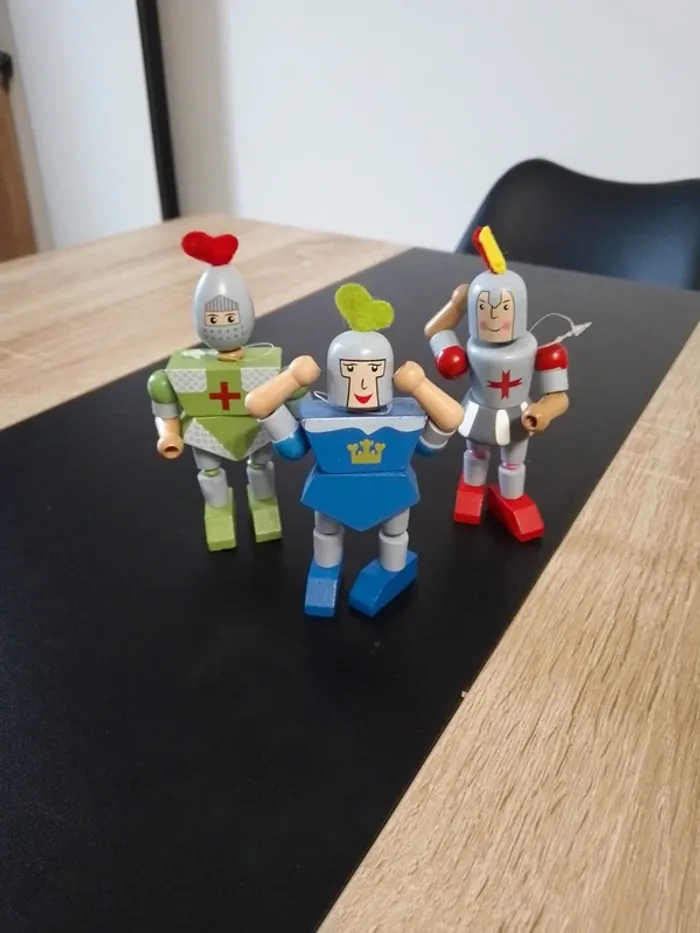 lot de 3 chevaliers en bois articulés