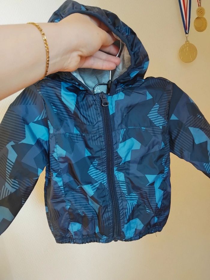 Veste imperméable bébé taille 74(9/12mois) - photo numéro 2