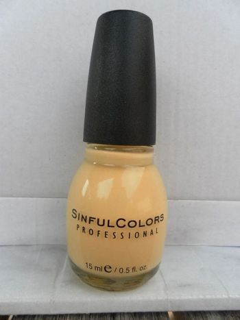 vernis jaune pastel