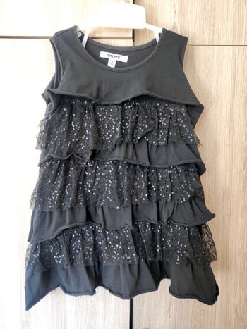 Petite robe noire DKNY 6 ans / volant et strass