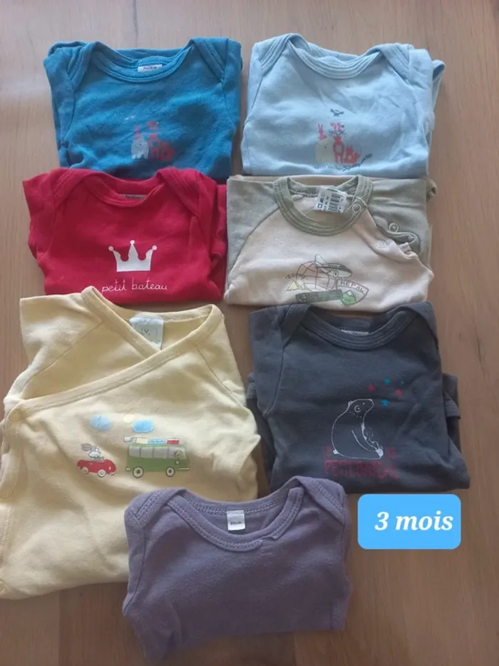 Lot de 7 bodies ML 3 mois