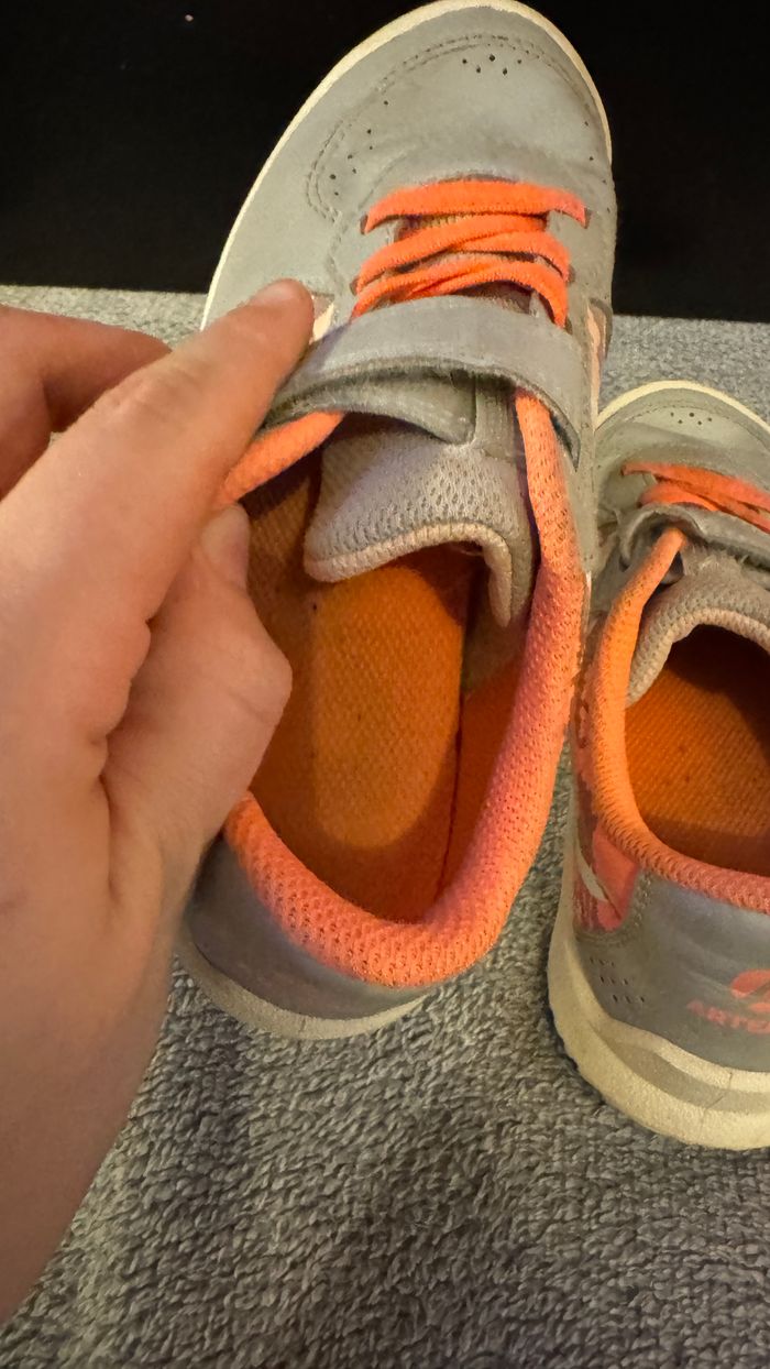 Chaussures artengo taille 33 à vérifier (sans boite) - photo numéro 3