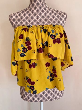 Top court épaule dénudé jaune fleuri zara