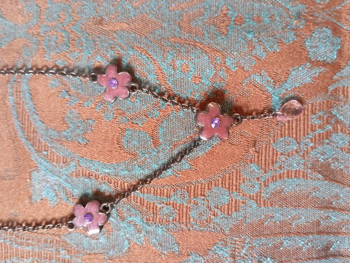 collier avec 3 fleurs mauves - photo numéro 4