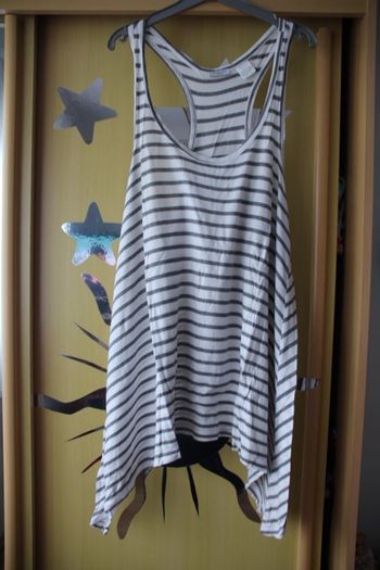 Top Asymétrique Blanc Et Gris