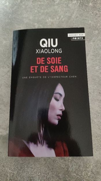 Livre de poche De soie et de sang