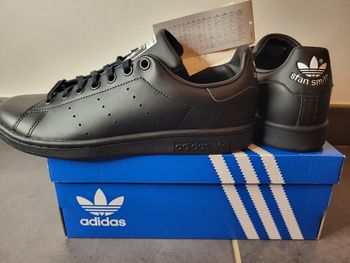 Adidas Stan Smith neuves taille 38 noire