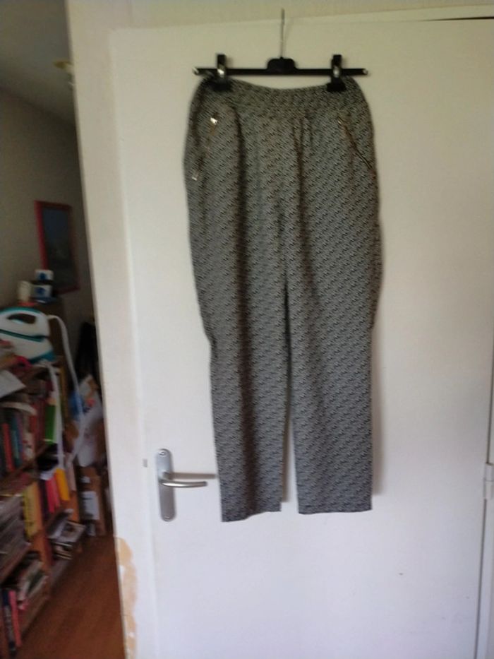 Joli pantalon large et en bon état - photo numéro 4