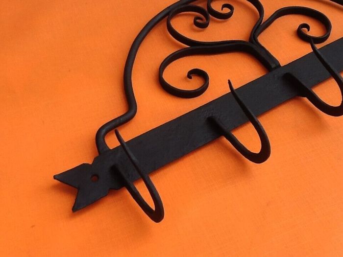 Support mural XIXème à Cochonnaille (XIXème) Fer forgé à décor motifs de volutes - photo numéro 7