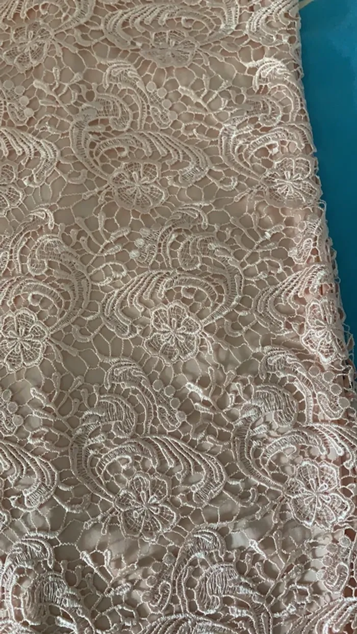 Robe dentelle 42 - photo numéro 2